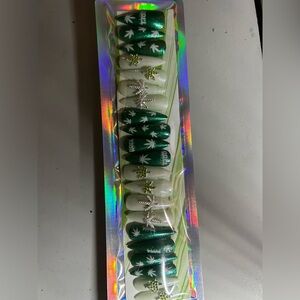 Ganja Queen pressons by Sami’s Manis